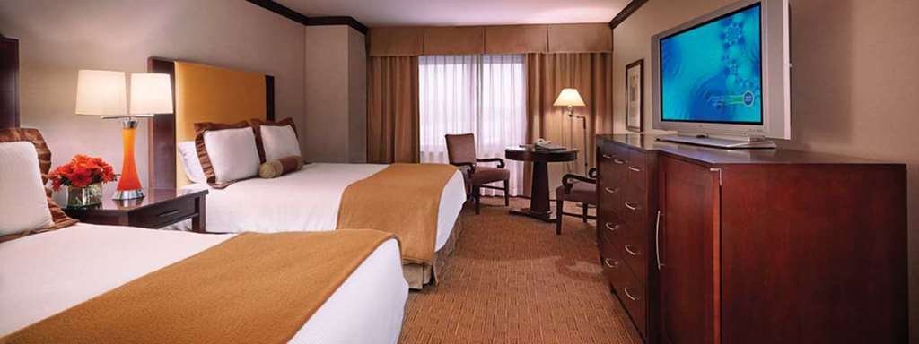 Ameristar Casino Hotel Kansas City Room photo